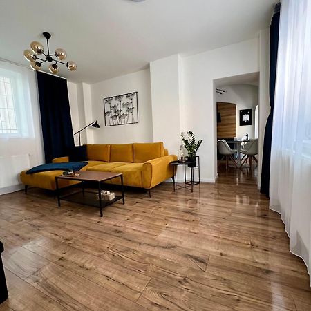 Apartment R&L Lazovna Apt 1 - Old Town And Parking Банська Бистриця Екстер'єр фото