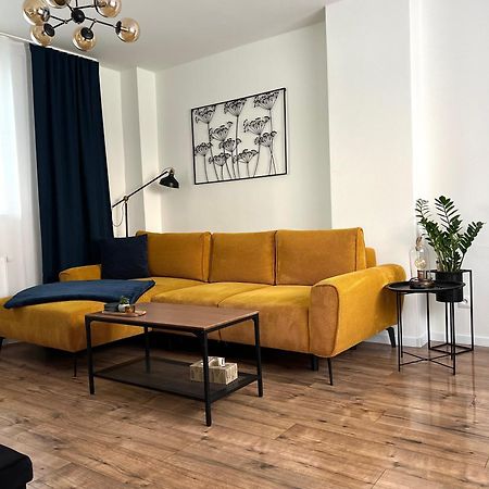 Apartment R&L Lazovna Apt 1 - Old Town And Parking Банська Бистриця Екстер'єр фото